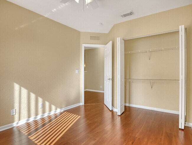 Building Photo - 2226 Oakmont Dr