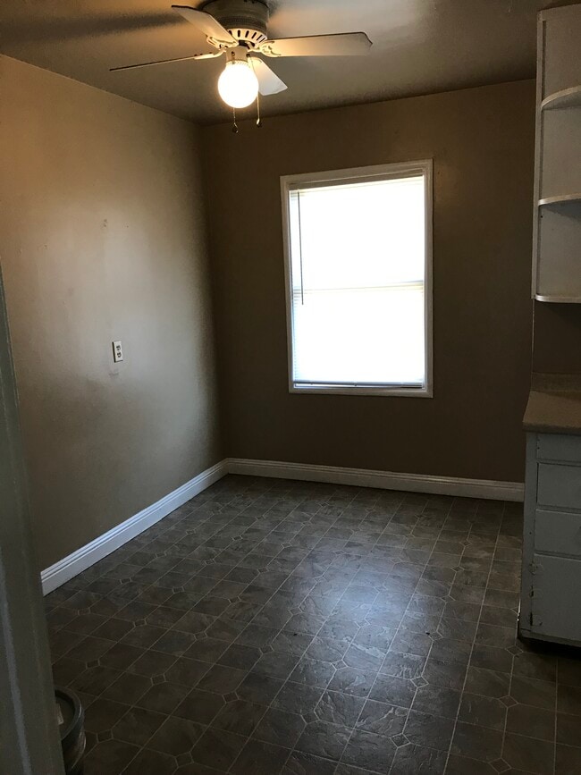 Building Photo - 1412 Ayers Ave