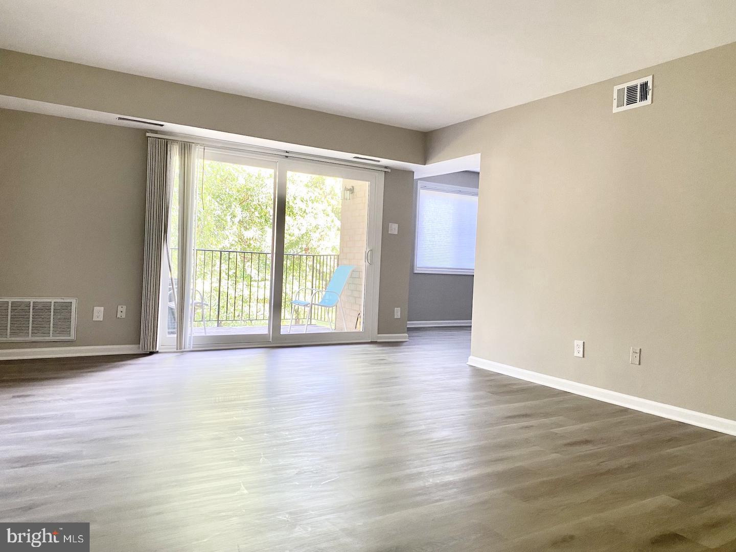 Building Photo - 6288 Rose Hill Ct