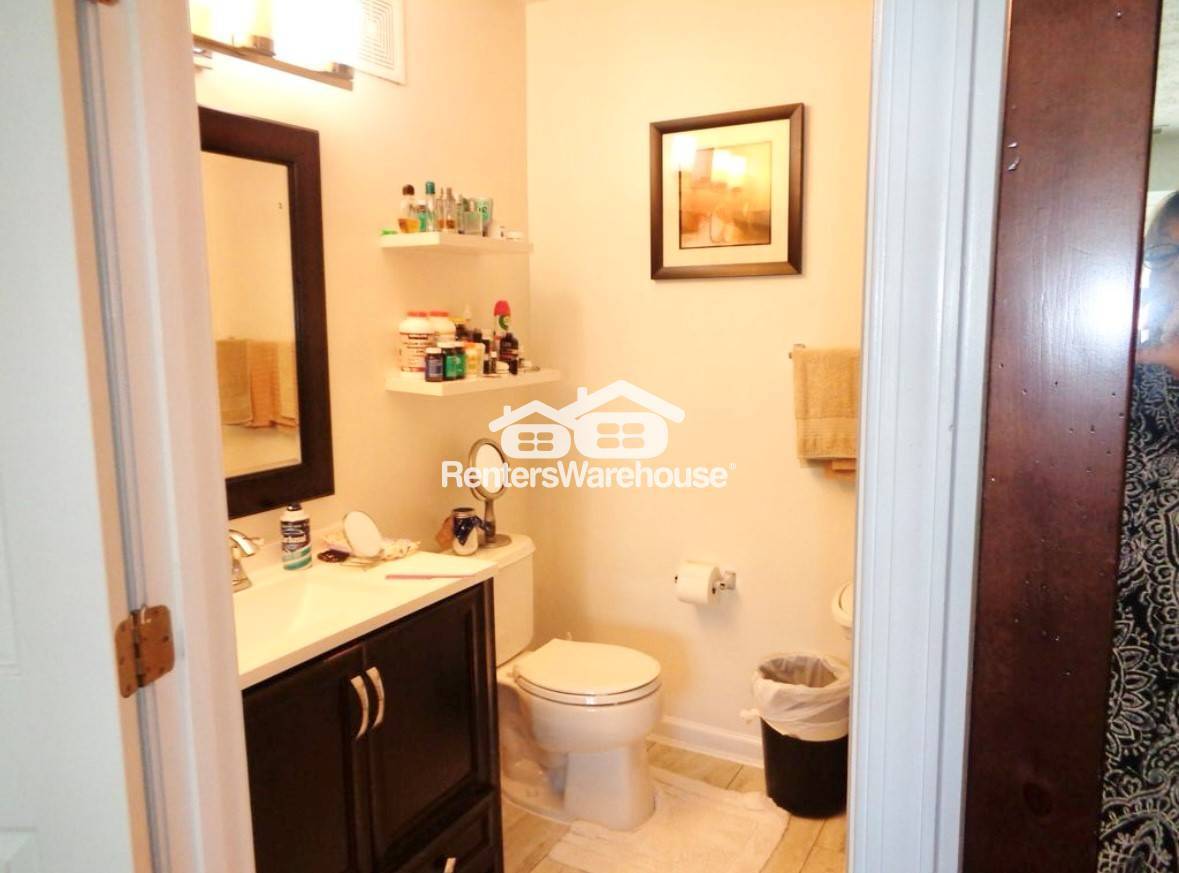 Building Photo - 2443 Blue Springs Ct