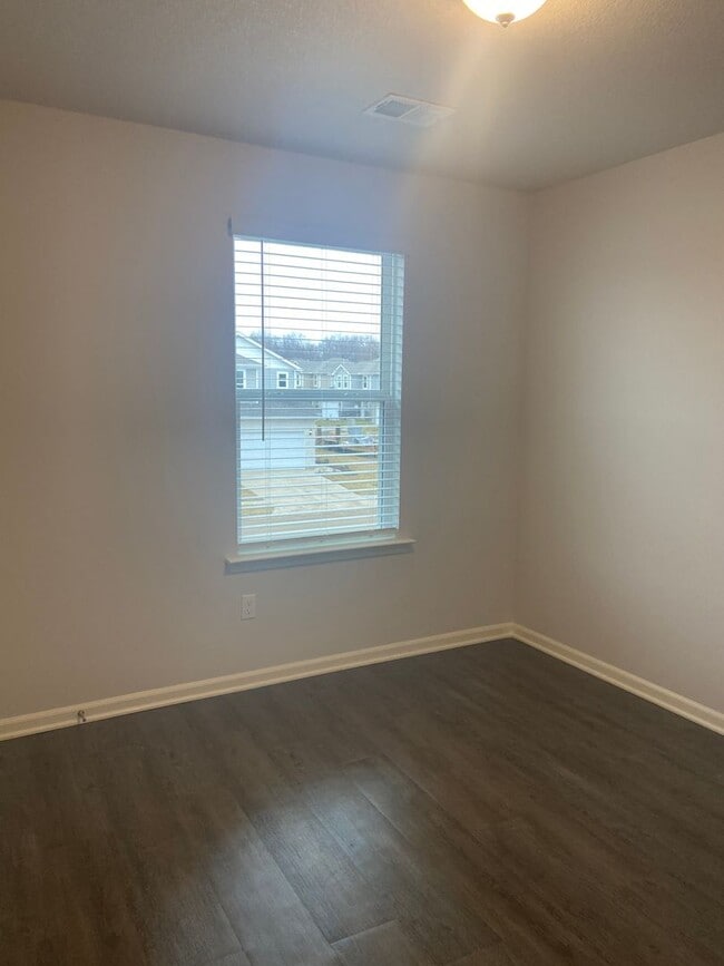 Building Photo - PRE-LEASING NOW — Modern 3-Bedroom | 2.5-Bath Living in Spring Hill