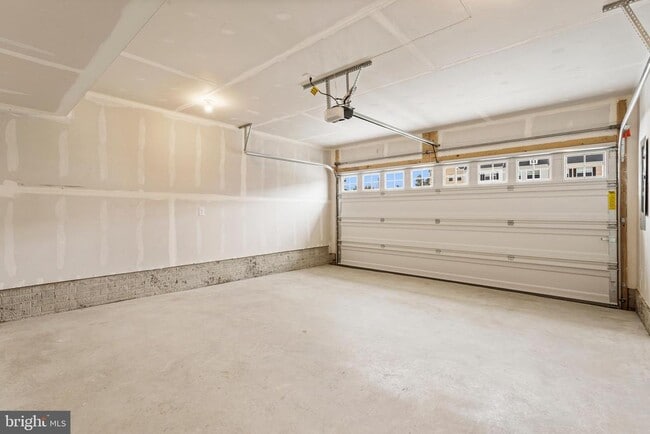 Building Photo - 502 Downswing Rd