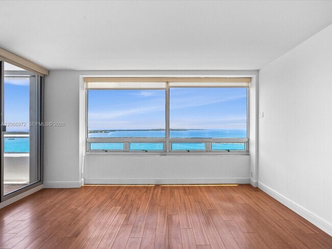 Building Photo - 1541 Brickell Ave
