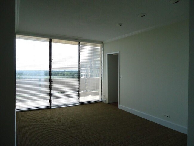Building Photo - 2575 Peachtree Rd