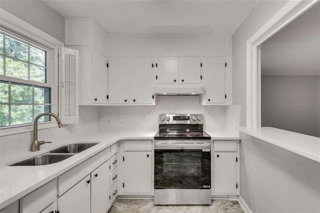 Building Photo - 799 Marstevan Dr NE