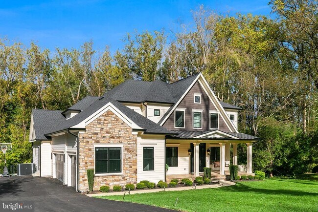 Building Photo - 7002 River Oaks Dr