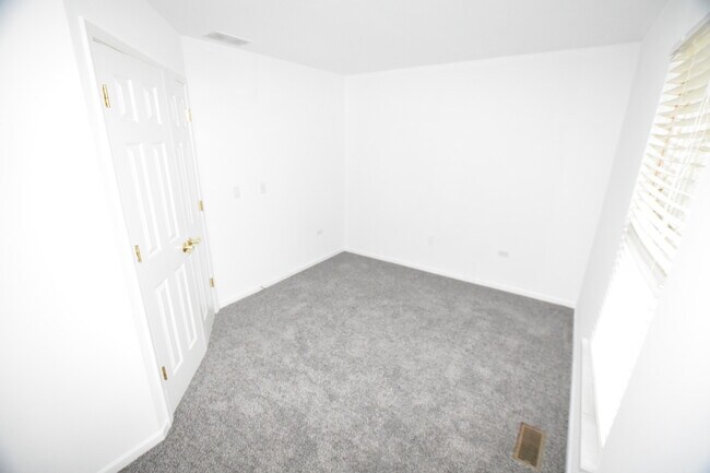 Building Photo - 2963 Saganashkee Ln