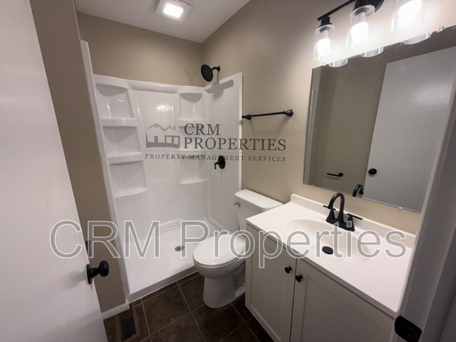 Building Photo - 5702 Mendota Dr