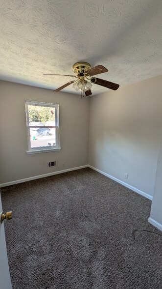 Building Photo - 2720 Oxford Ct