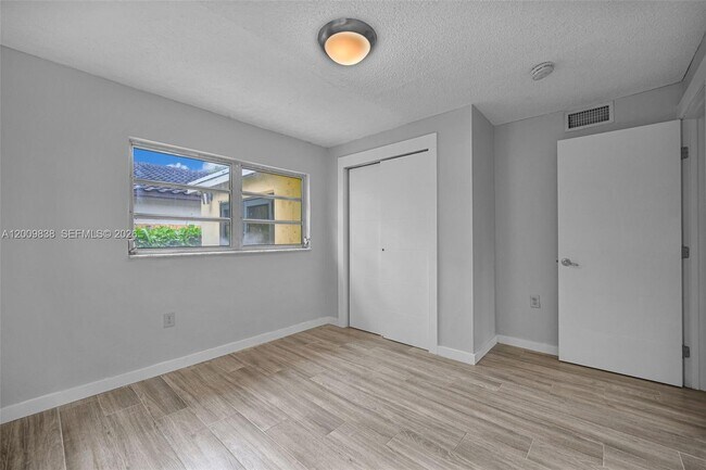 Building Photo - 2225 SW 62nd Ct