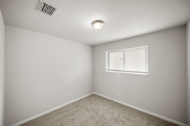 Building Photo - 11017 Lera St