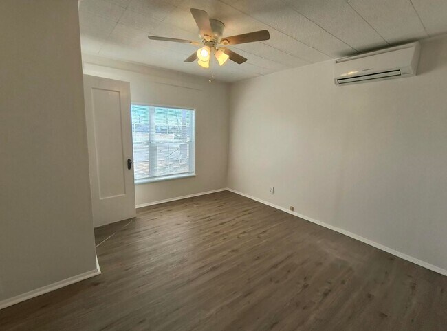 Building Photo - Charming and Spacious 3 bedroom, 2 bath home AVAILABLE NOW!