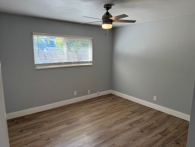 Building Photo - 3934 Mercury Dr