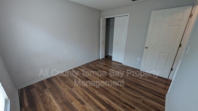 Building Photo - 6047 White Sails Dr