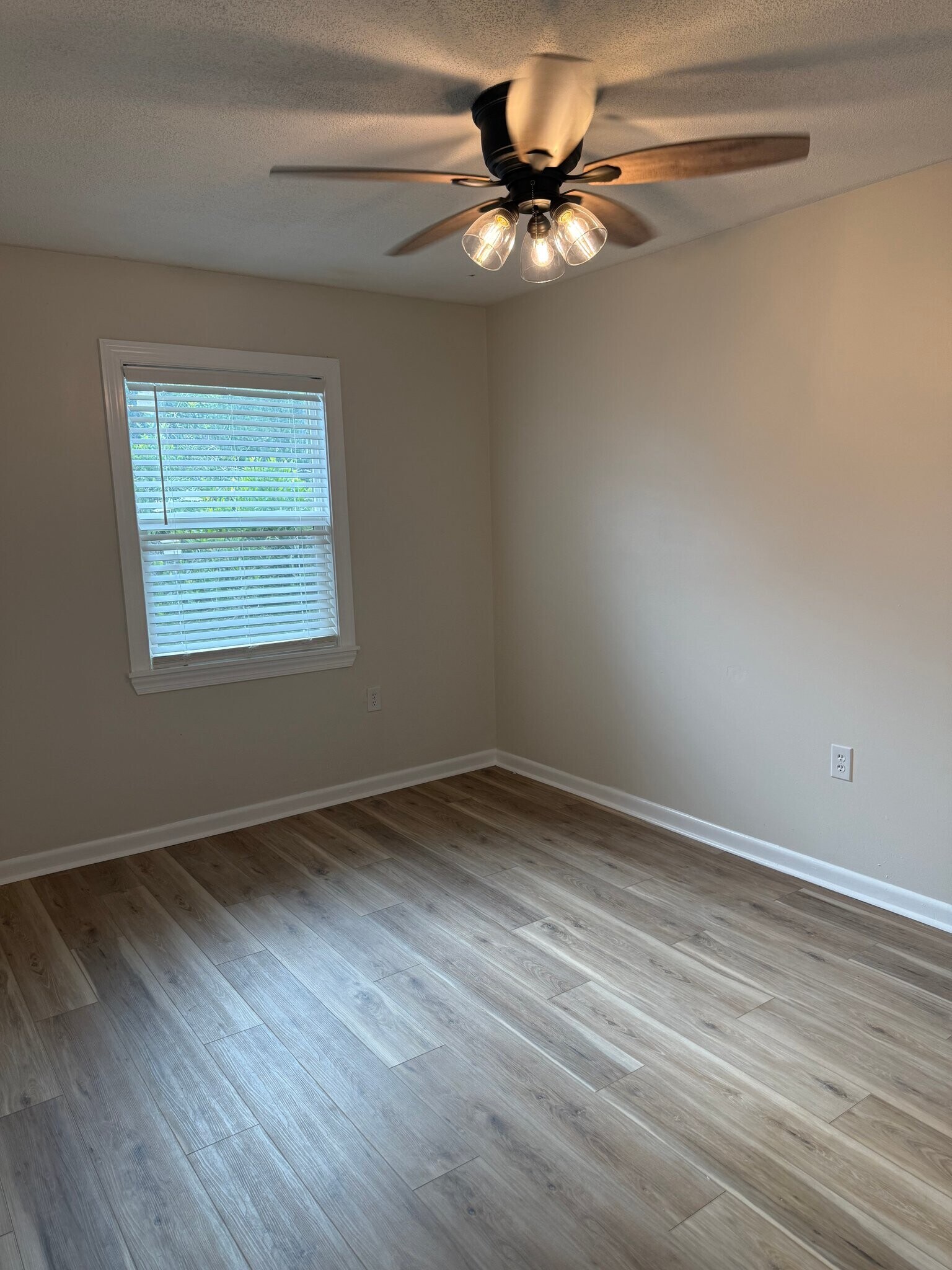 Building Photo - 706 Shady Ln Dr