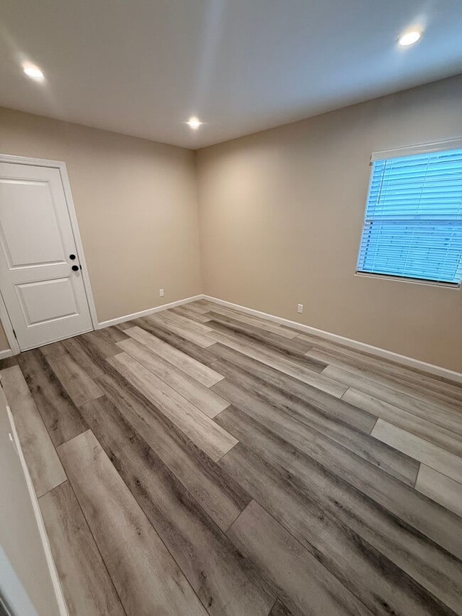Building Photo - Newly remodeled three bedroom house in Wilmington ready to rent!