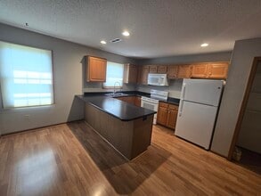 Building Photo - 3700 Falmouth Dr