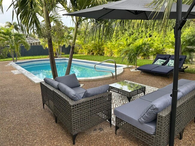 Building Photo - 1540 SE 23rd Ave