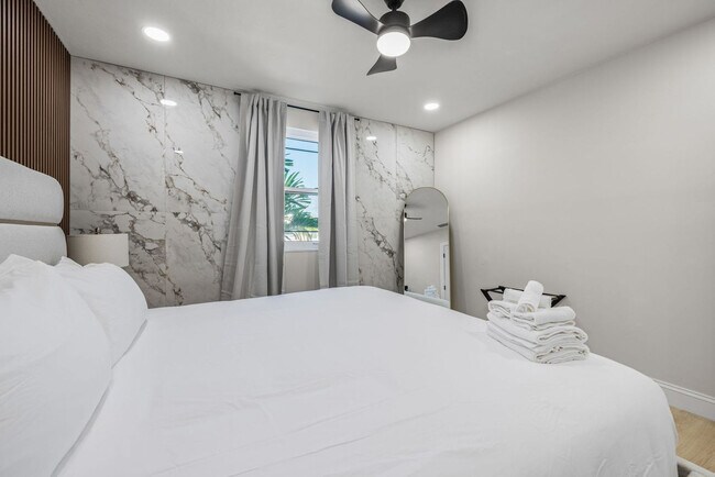 Building Photo - 510 79th Ave