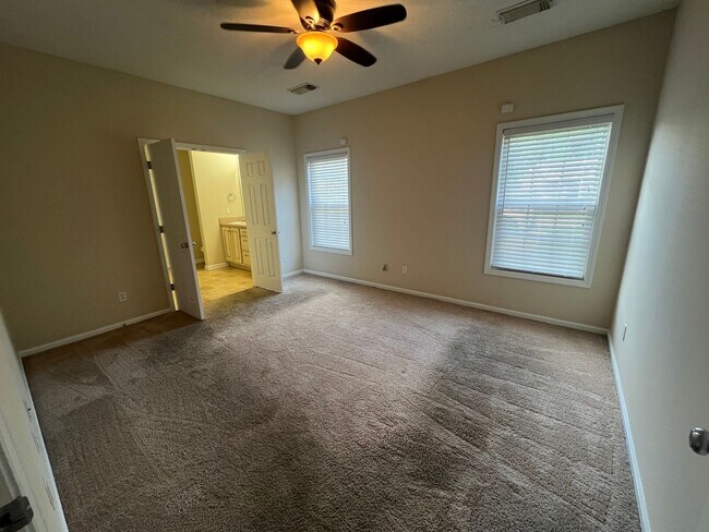 Building Photo - 3 bedroom 2 bathroom duplex in Covington V...