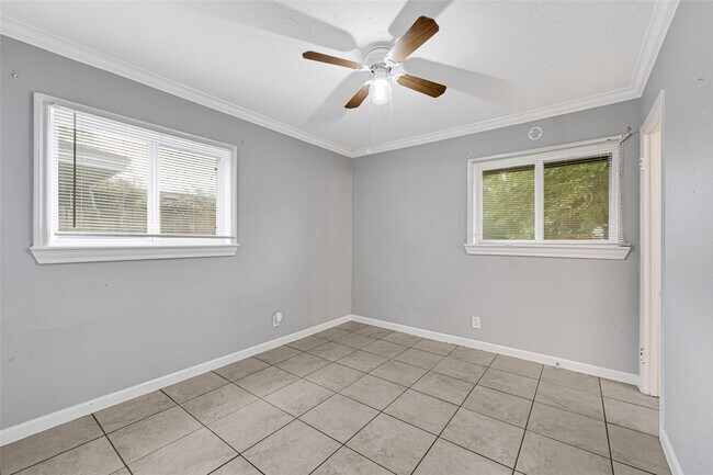 Building Photo - 3806 Kaplan Dr