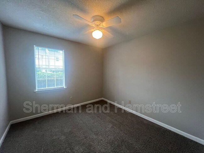 Building Photo - 510 Commons Dr
