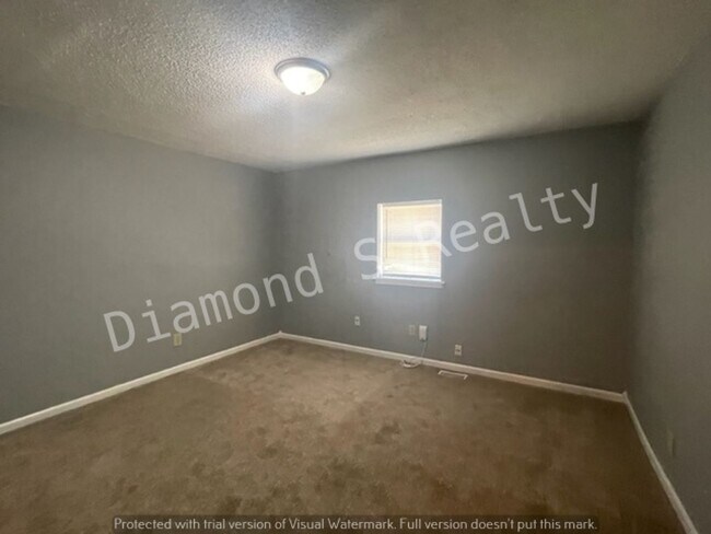 Building Photo - Charming 3 bedroom home available!