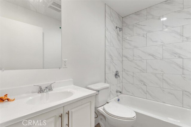 Building Photo - 703 W 80th St