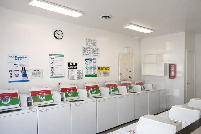 Building Photo - 1 Bed / 1 Bath Condo for Lease – Walk to Downtown La Mesa!