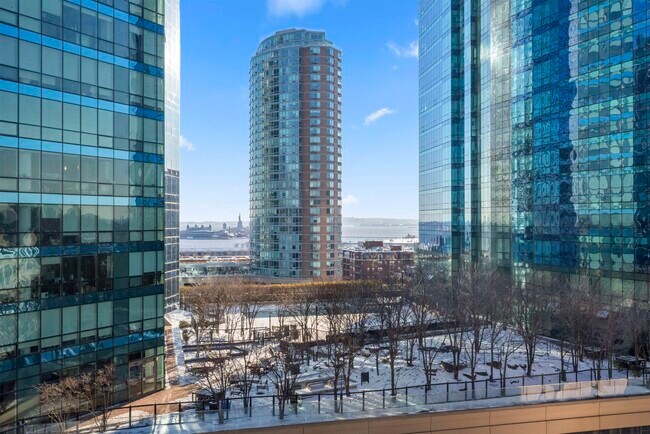 Building Photo - 99 Hudson St