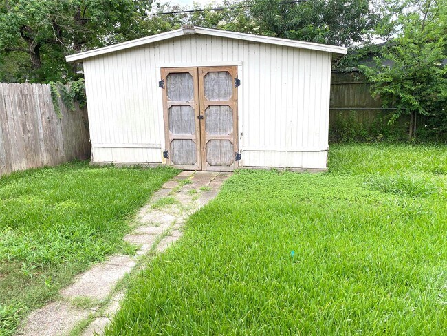 Building Photo - 534 Glenvale Dr