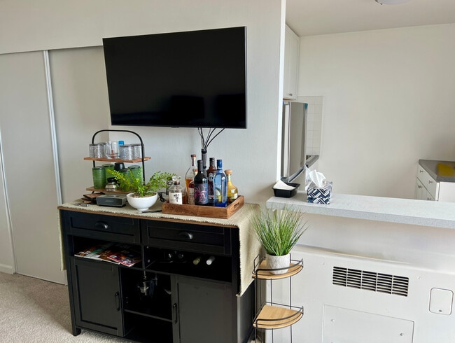 Building Photo - 1555 N Dearborn Pkwy