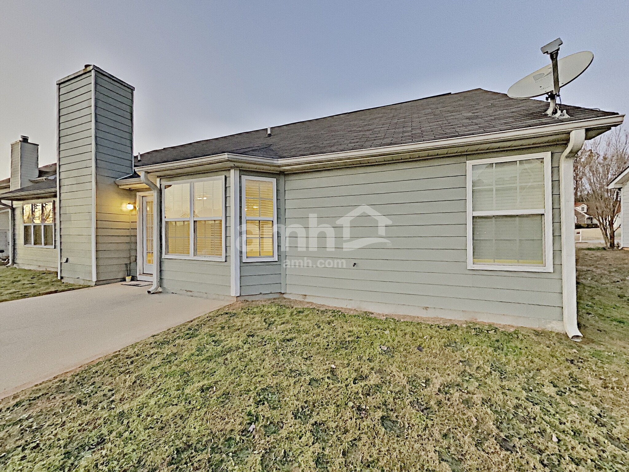 Building Photo - 466 Camella Cir