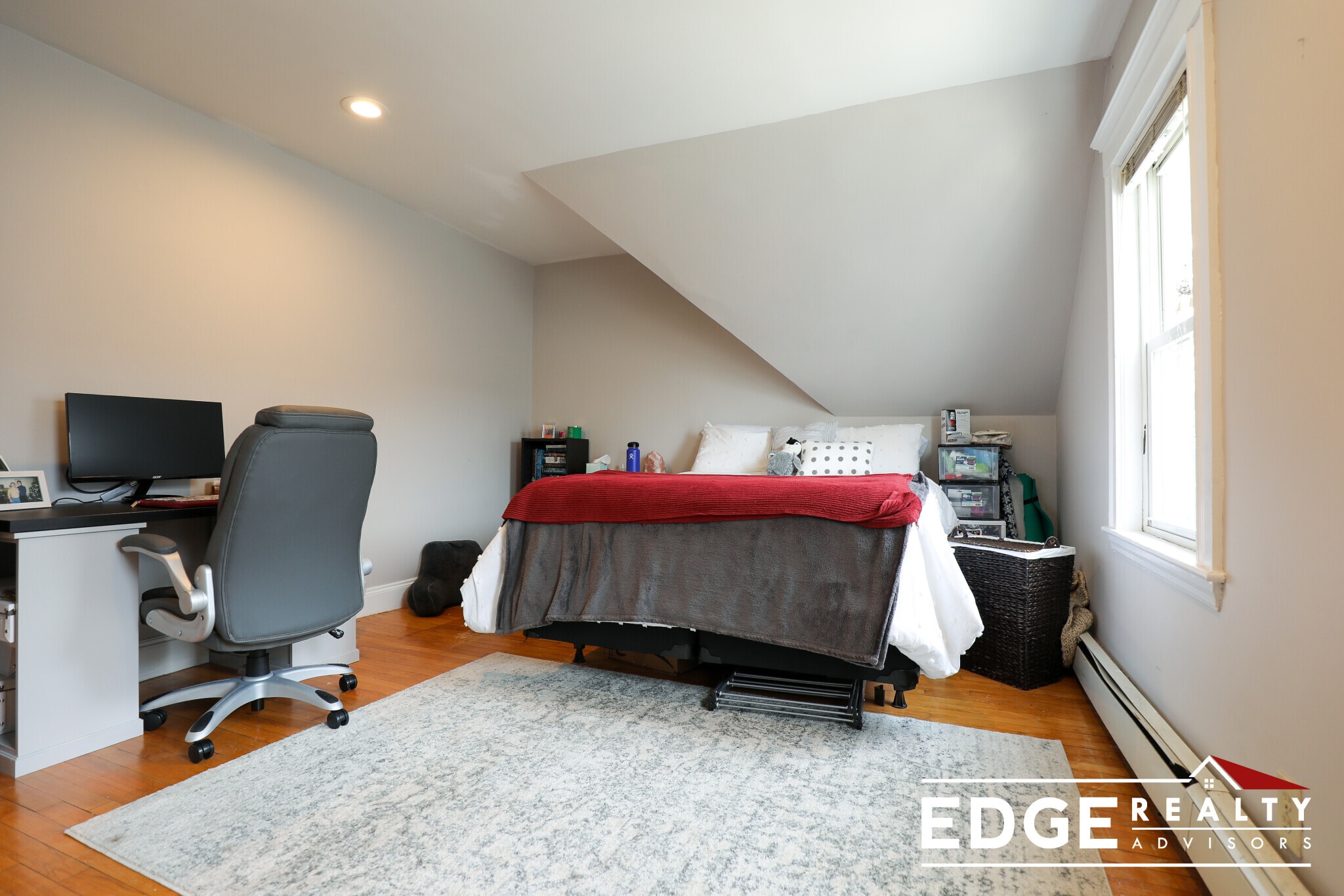 Building Photo - 33 Long Ave