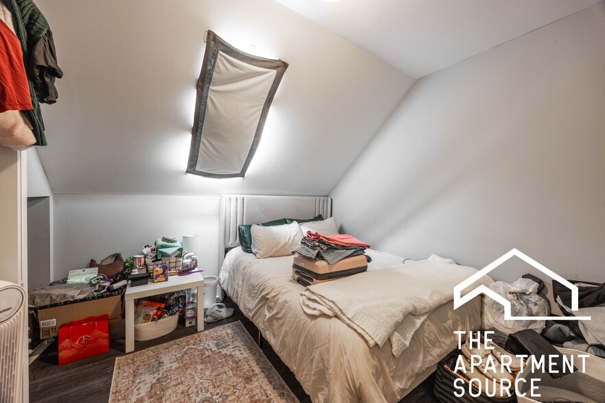 Building Photo - 1433 N Cleaver St