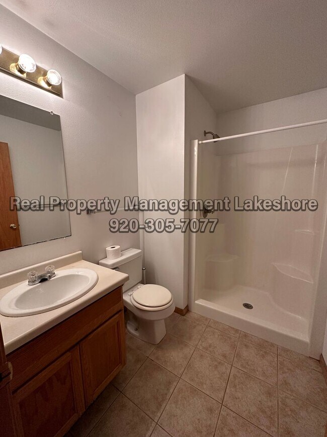 Building Photo - Spacious 5-Bedroom, 2-Bathroom House for Rent