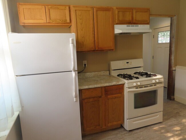 Building Photo - 1026 Stophlet St