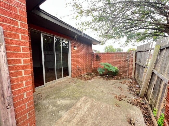 Building Photo - 121 Crawford Ct
