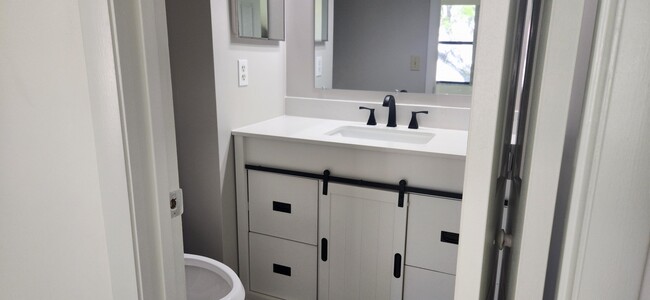 Building Photo - 6832 Palmetto Cir S