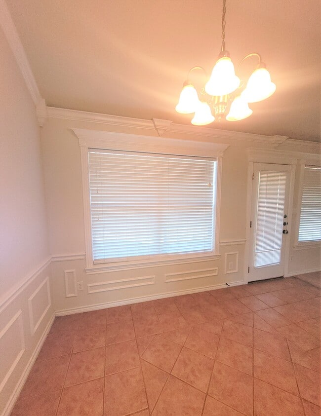 Building Photo - 502 Hood Dr