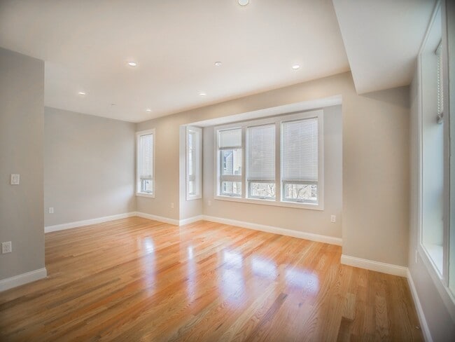 Building Photo - 194 Havre St