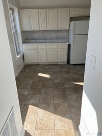 Building Photo - 40 Jane St