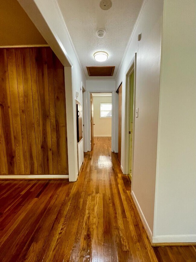 Building Photo - 2217 Douglas Hill Dr