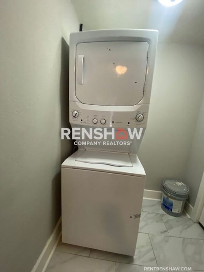 Building Photo - Duplex Unit - Newly Renovated - Evergreen ...