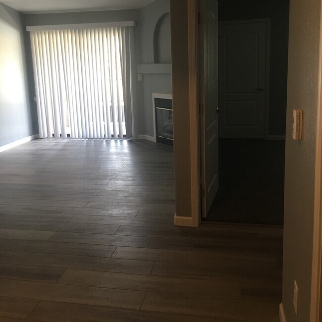 Building Photo - Stylish Upgraded One-Bedroom Condo in a Ga...