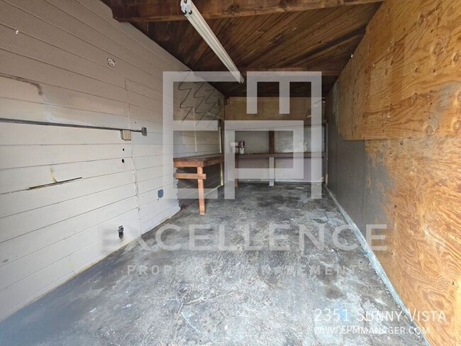 Building Photo - 3/2 With Office, Yard, Pets Negotiable