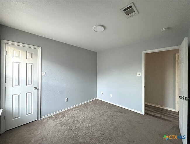 Building Photo - 2710 Ashley Dr