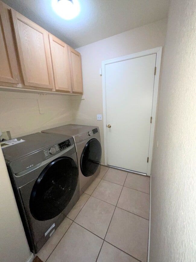 Building Photo - Pool and spa with Mountain views