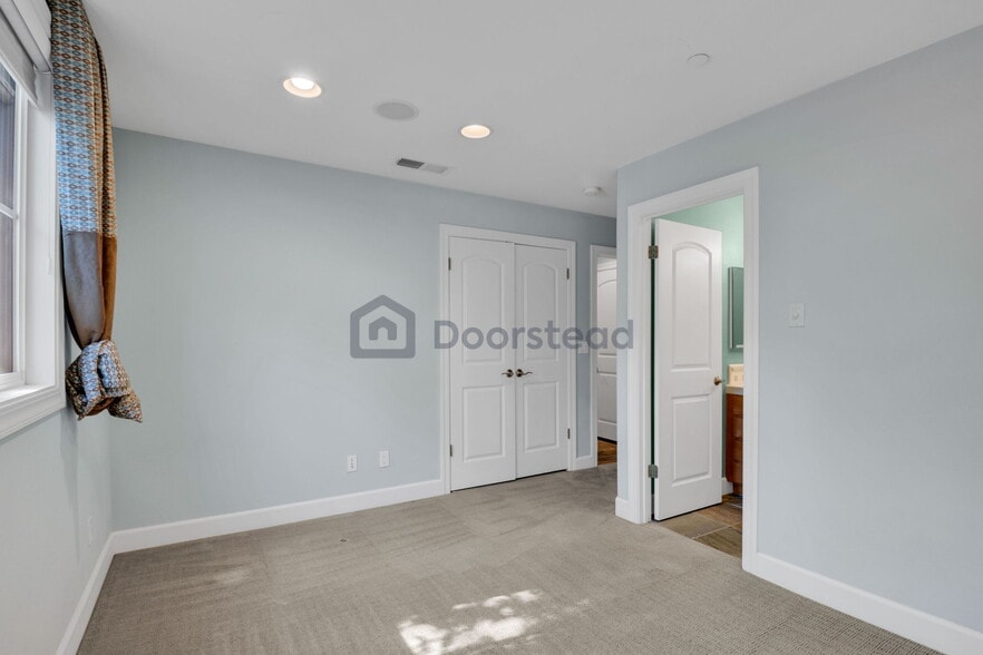 Building Photo - 508 Solomon Ter