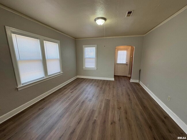 Building Photo - 2214 W Tripp Ave